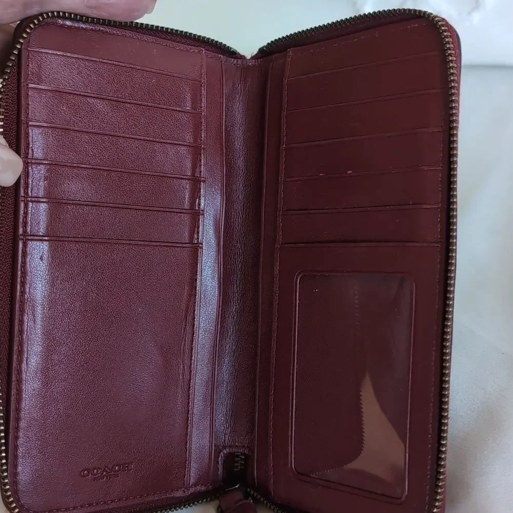 Coach Noa Pop Up Burgundy Maroon Pebbled Leather Wristlet/ Clutch Wallet